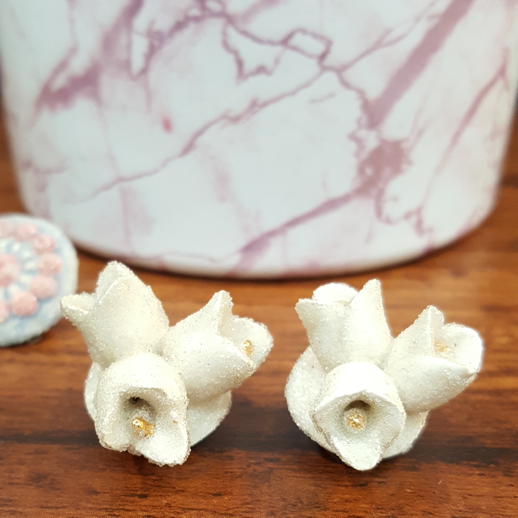 Vintage White Flower Cluster Clip Earrings
